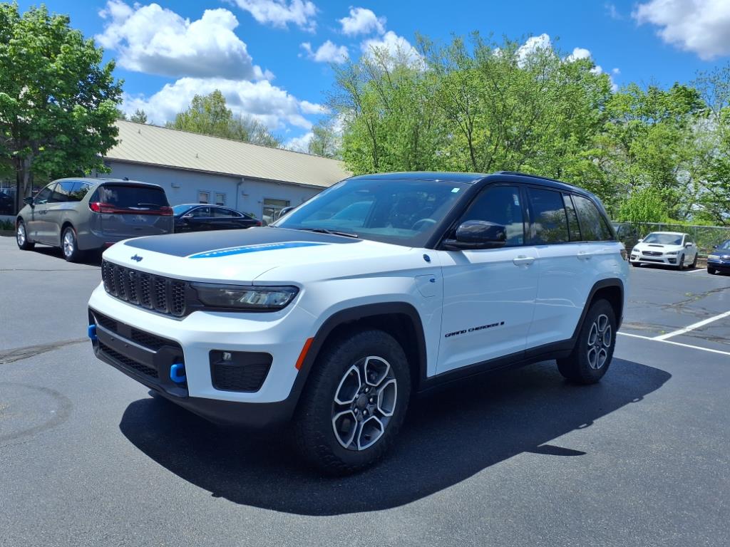 2023 Jeep Grand Cherokee 4xe Trailhawk photo 3