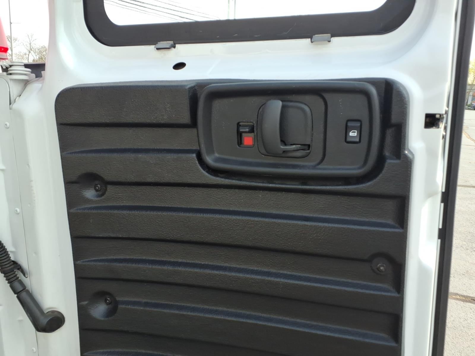2023 GMC Savana Cargo Work Van - Photo 19