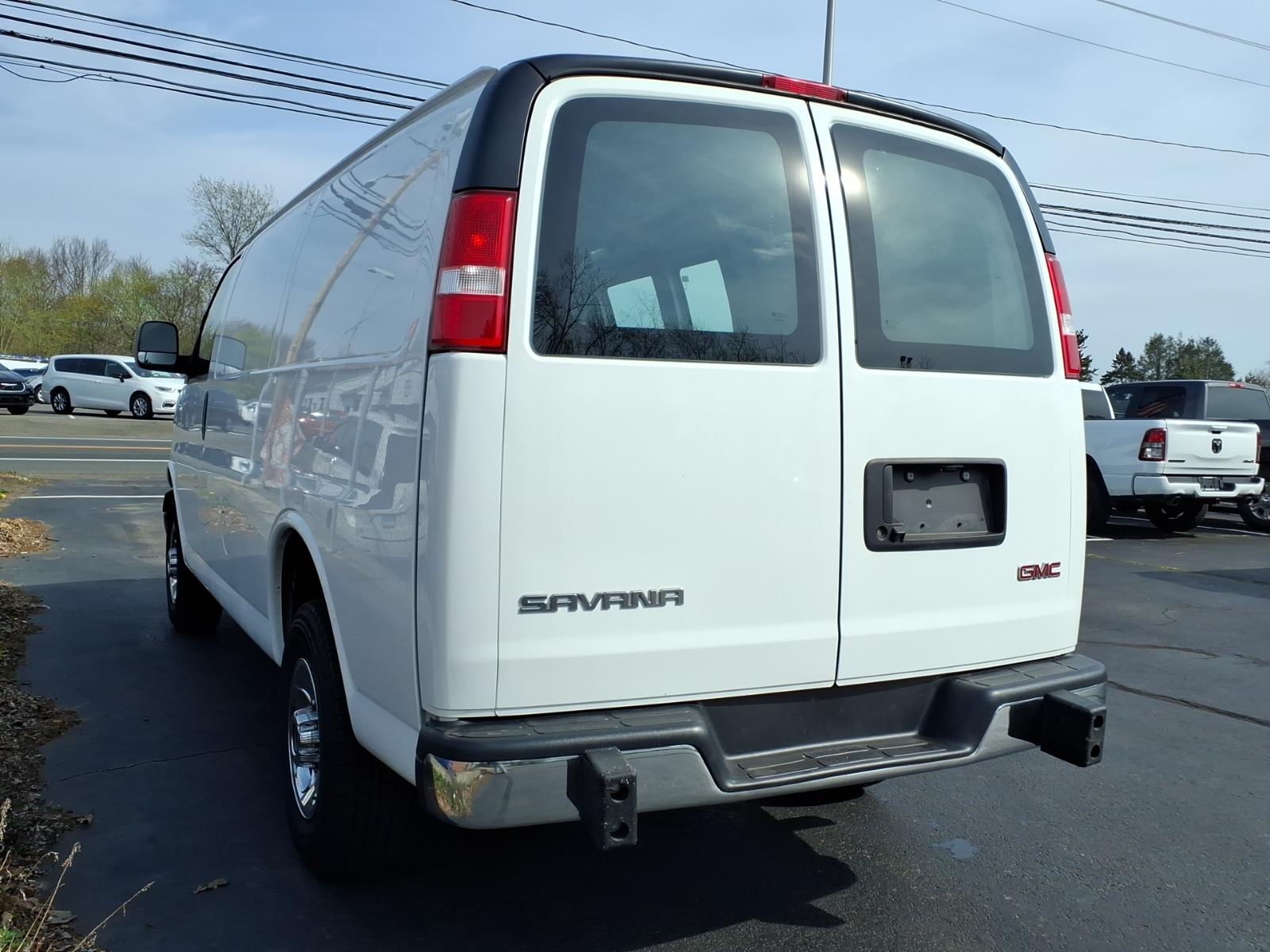 2023 GMC Savana Cargo Work Van - Photo 6