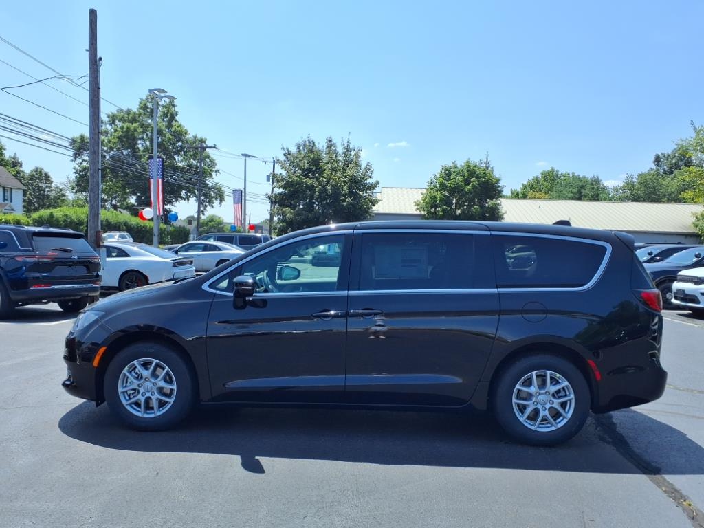 2026 Chrysler Voyager LX photo 3