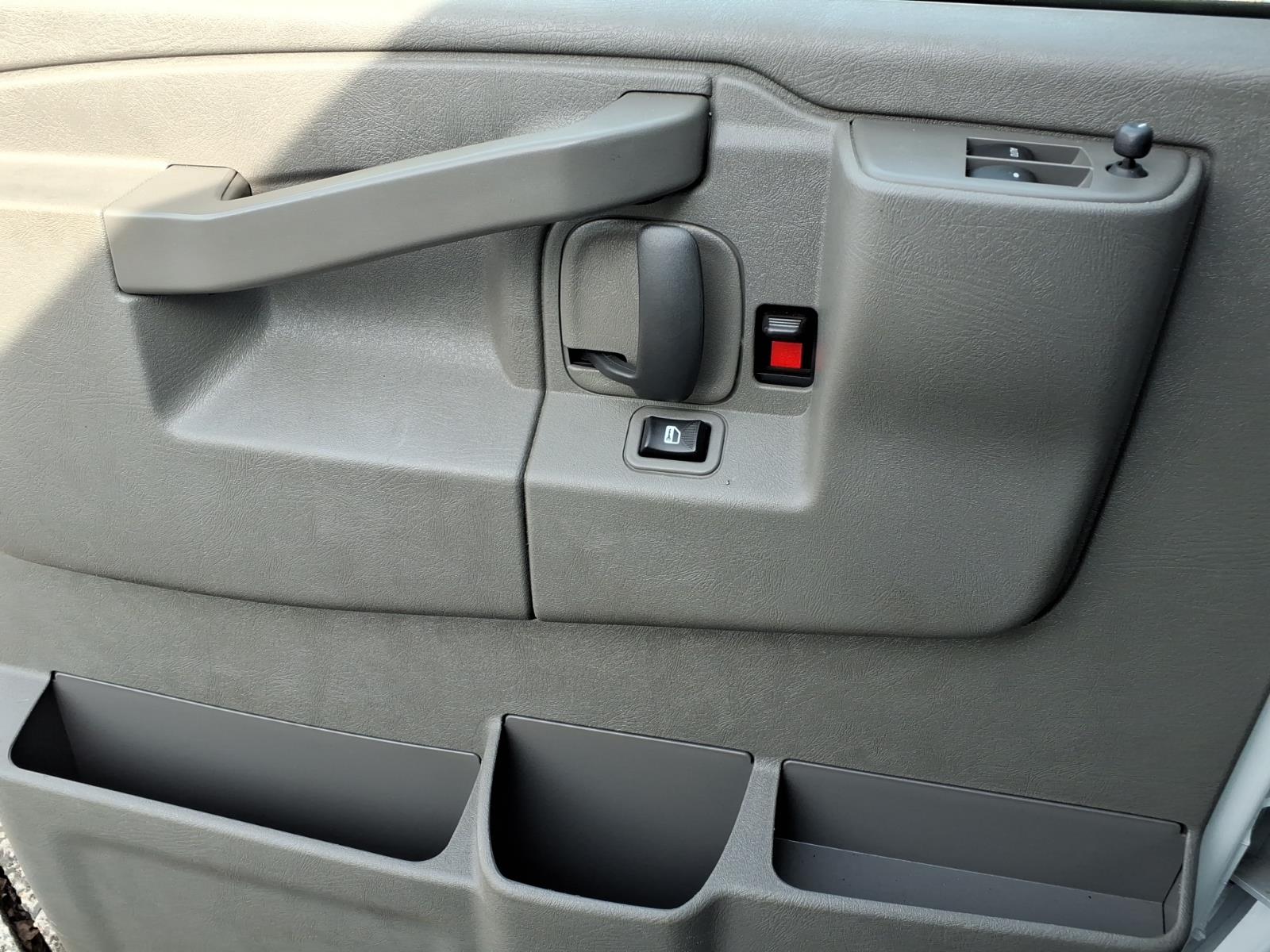 2023 GMC Savana Cargo Work Van - Photo 16