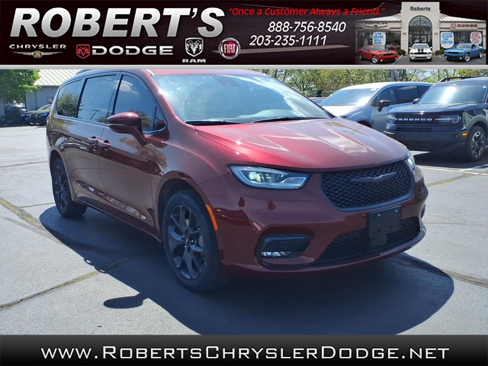 2022 Chrysler Pacifica Touring L's photo