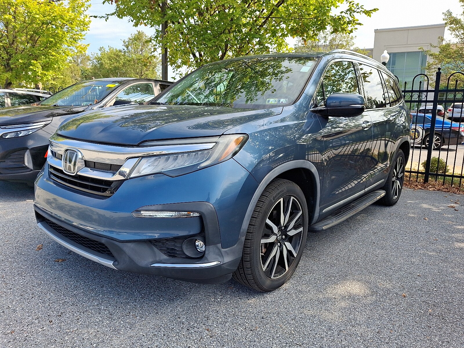 2019 Honda Pilot Elite photo 2