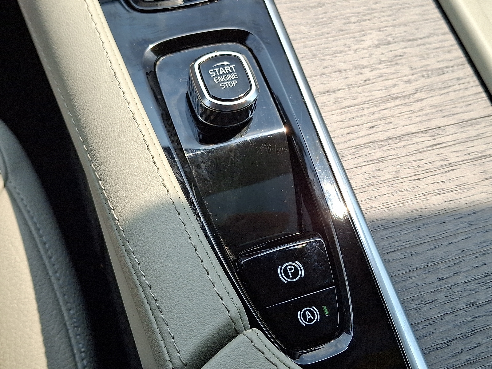 2023 Volvo XC90 Plus - Photo 25