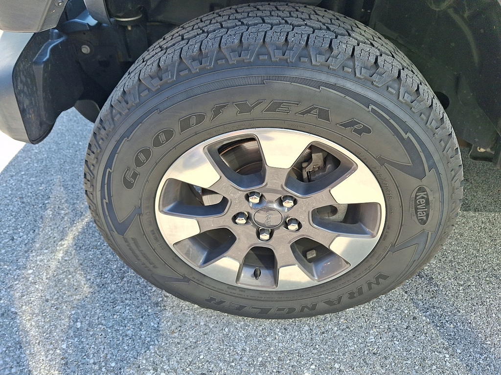 Used 2018 Jeep Wrangler Unlimited Sahara 4x4 Sport Utility