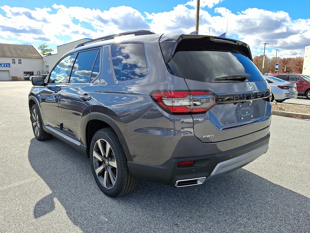 New 2025 Honda Pilot Touring Sport Utility