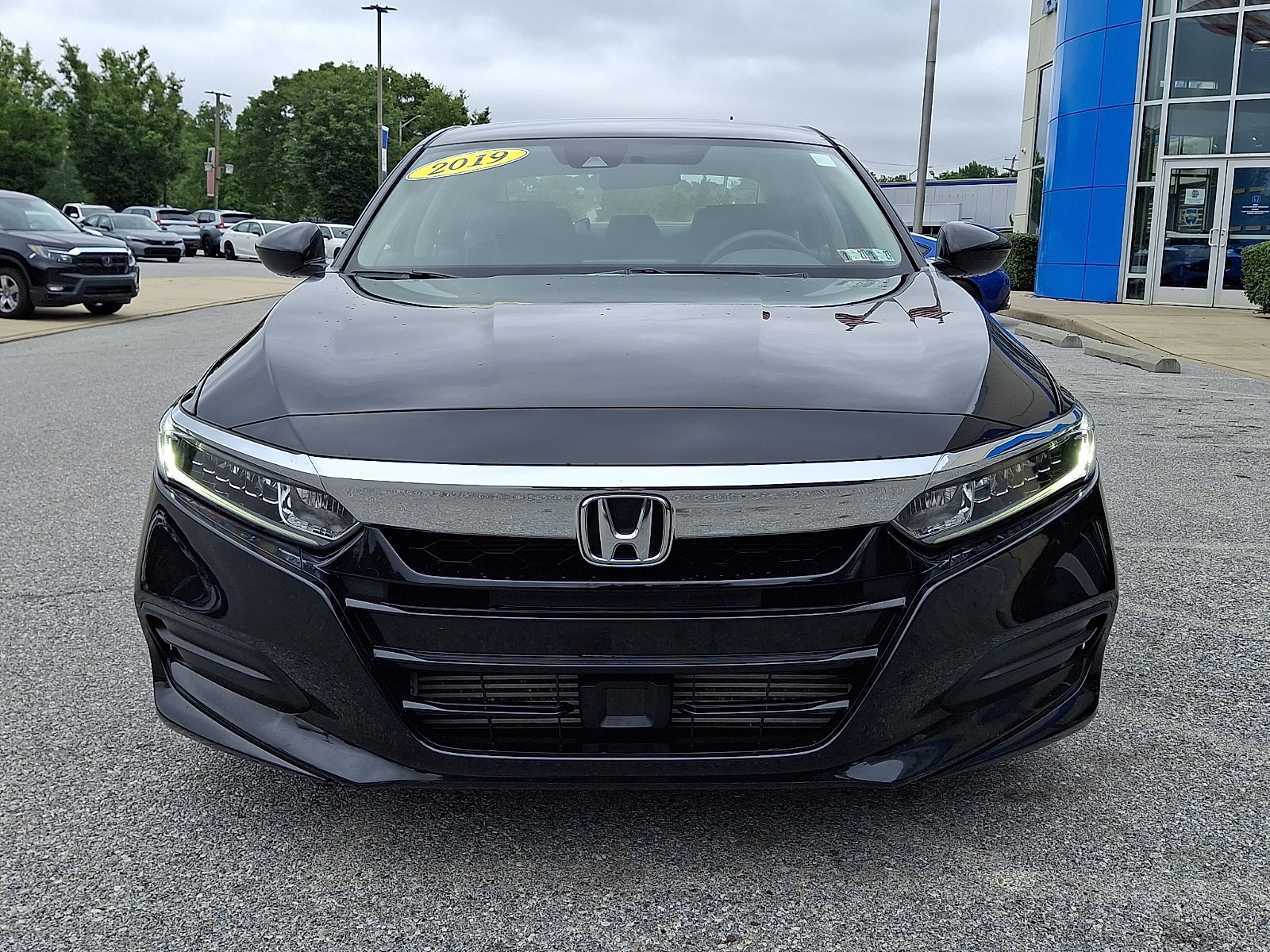 1HGCV1F12KA098189