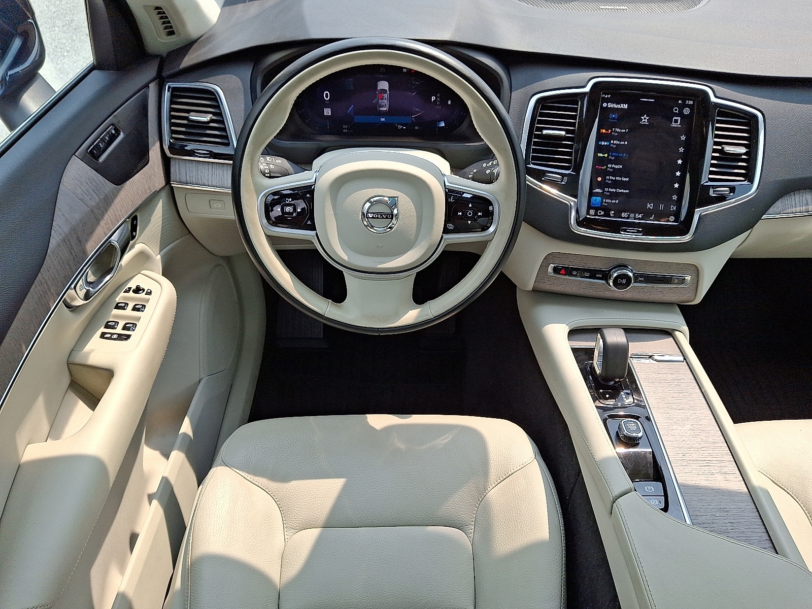2023 Volvo XC90 Plus - Photo 11