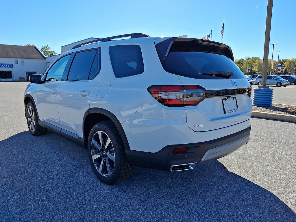 New 2025 Honda Pilot Touring Sport Utility