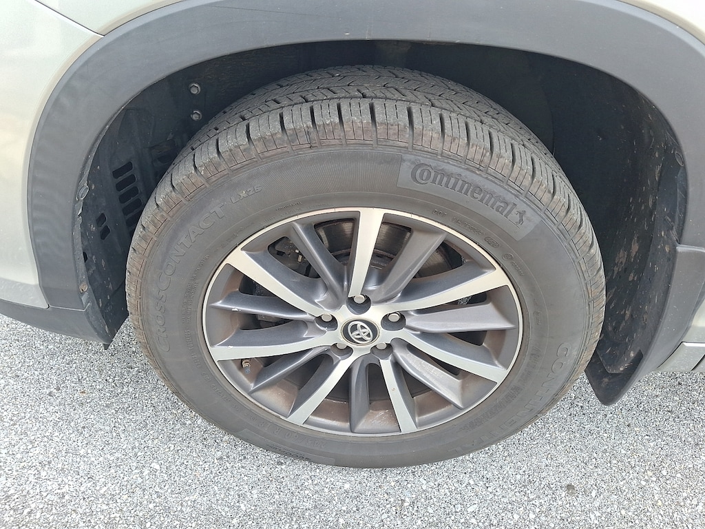 Used 2017 Toyota Highlander XLE Sport Utility