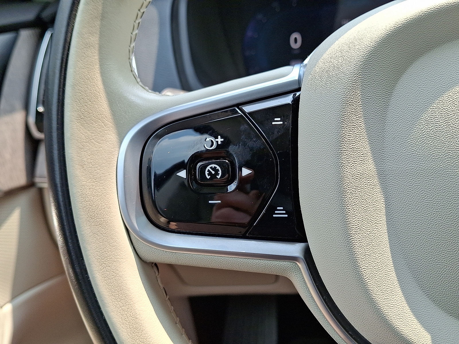 2023 Volvo XC90 Plus - Photo 22