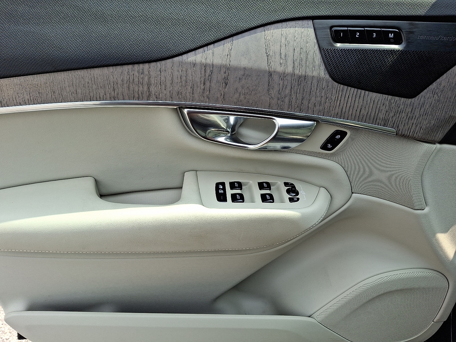 2023 Volvo XC90 Plus - Photo 12