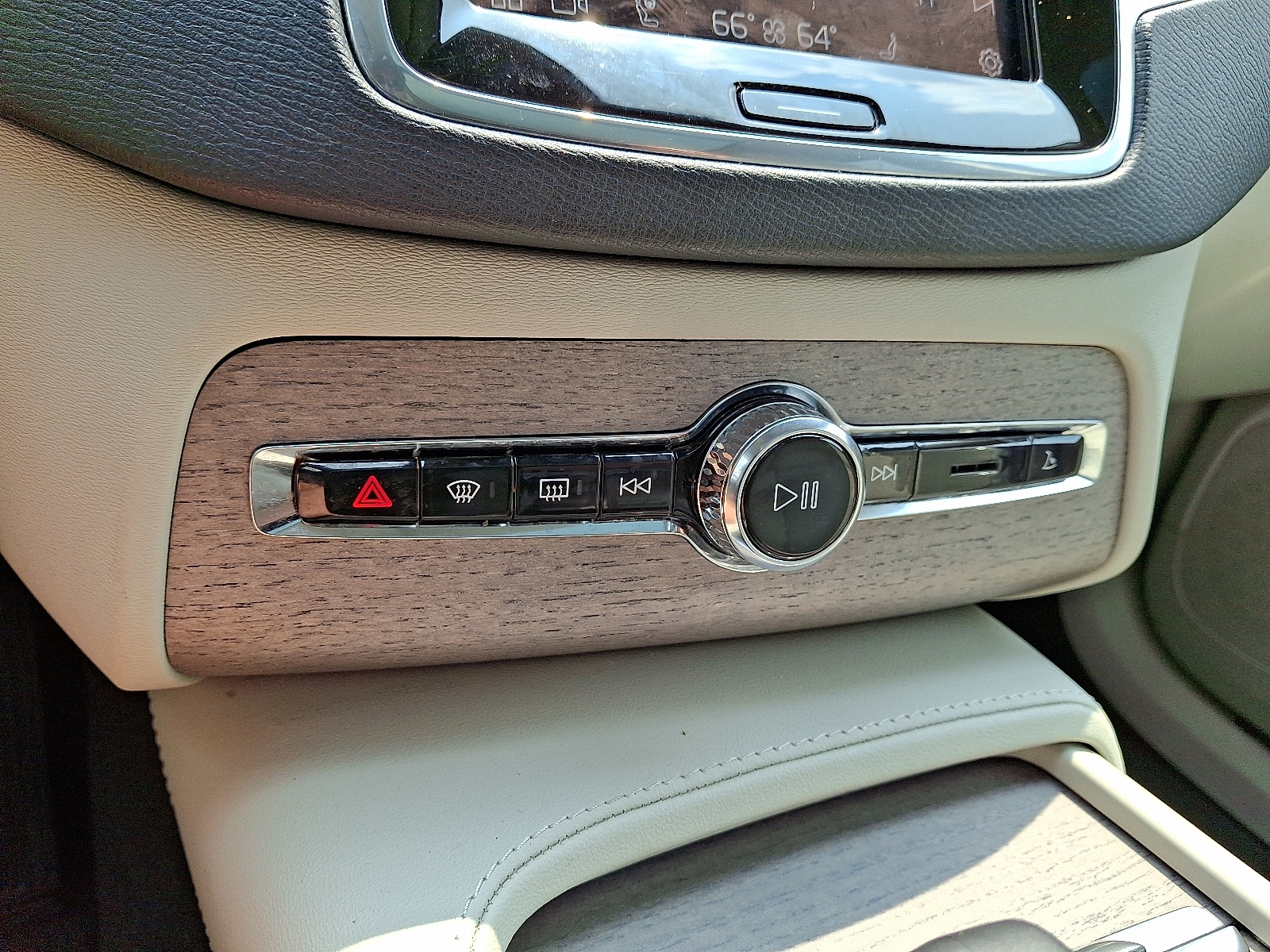 2023 Volvo XC90 Plus - Photo 16