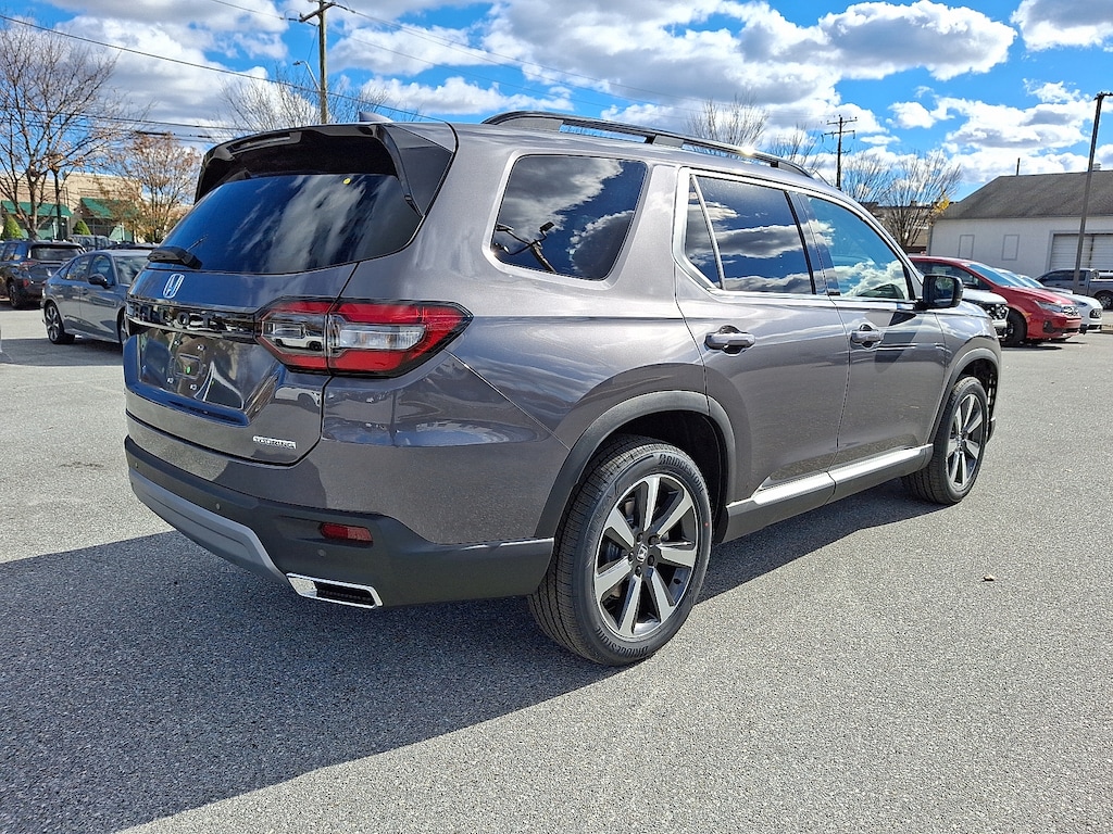 New 2025 Honda Pilot Touring Sport Utility