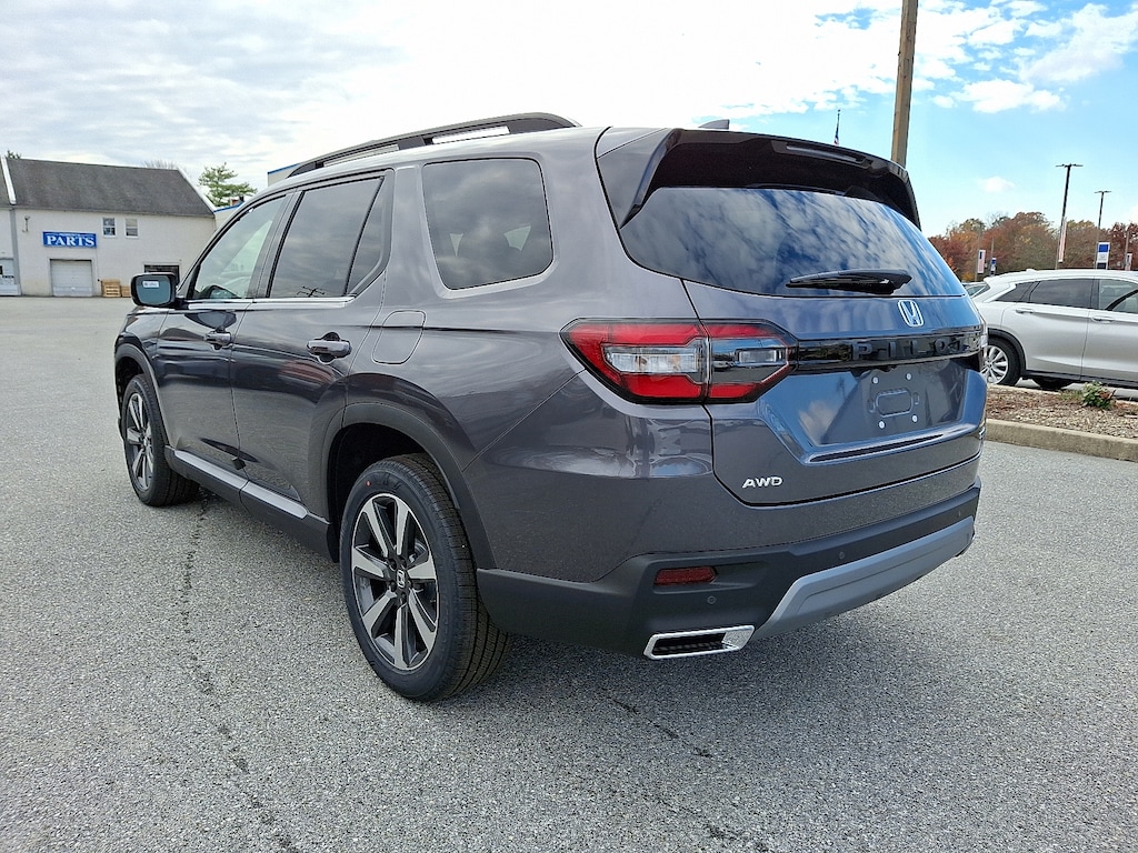 New 2025 Honda Pilot Touring Sport Utility