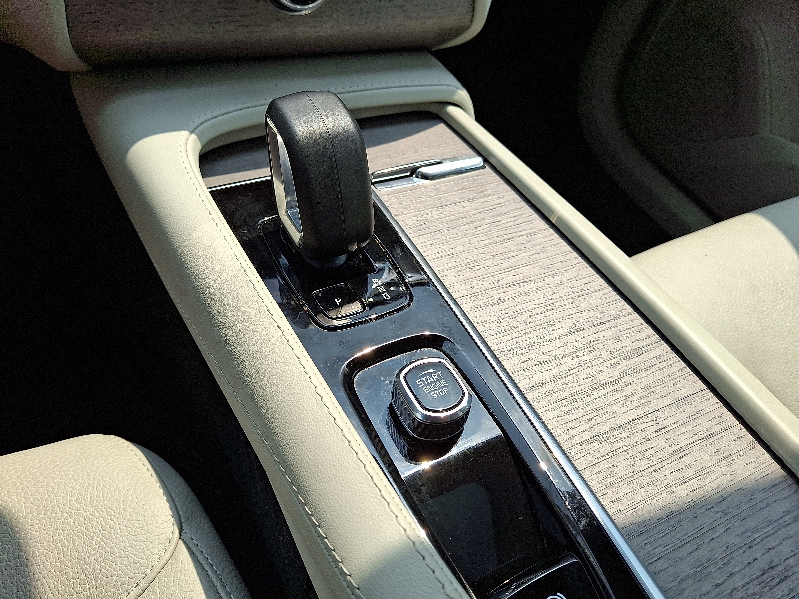 2023 Volvo XC90 Plus - Photo 15