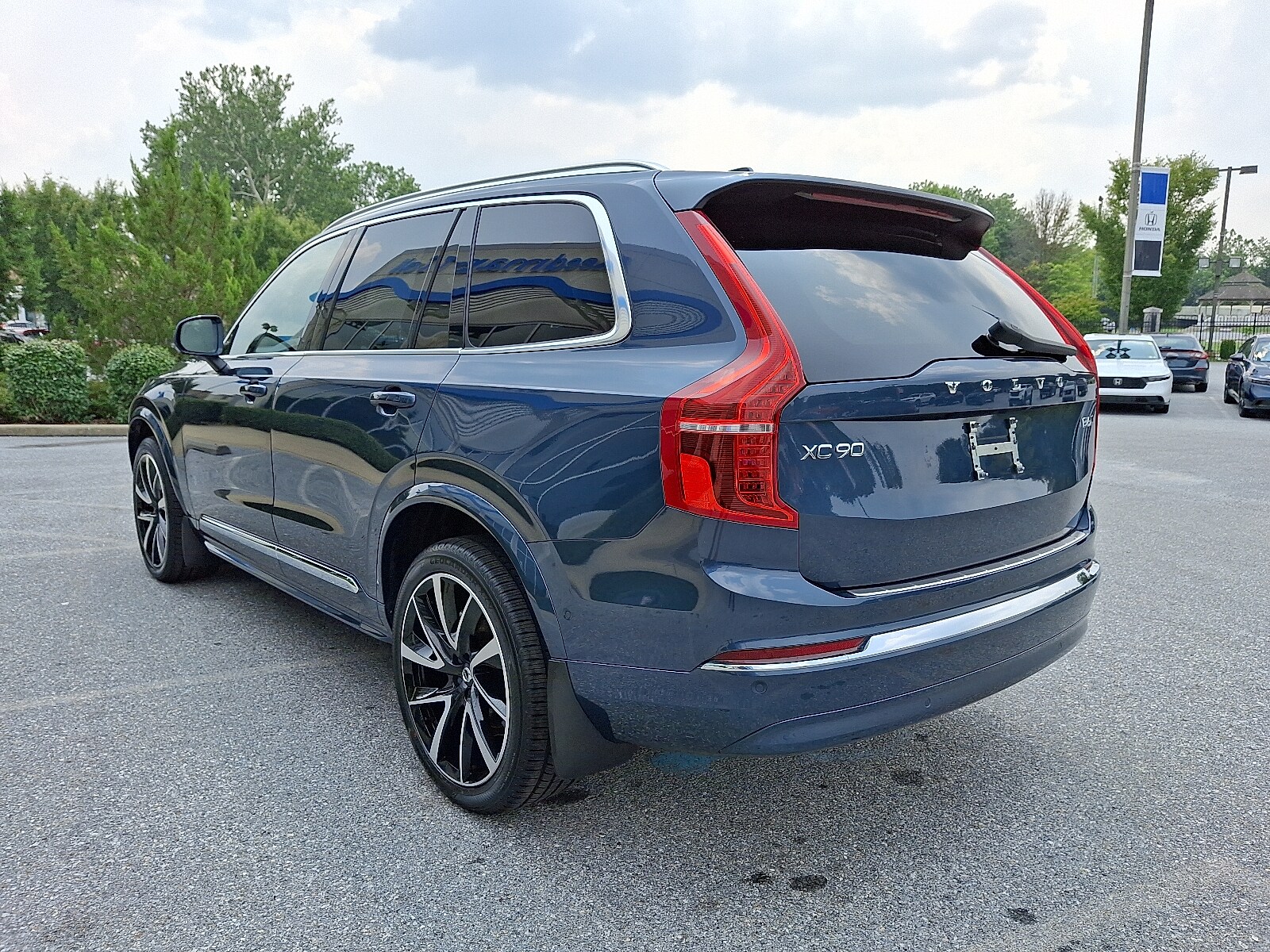 2023 Volvo XC90 Plus Sport photo 2
