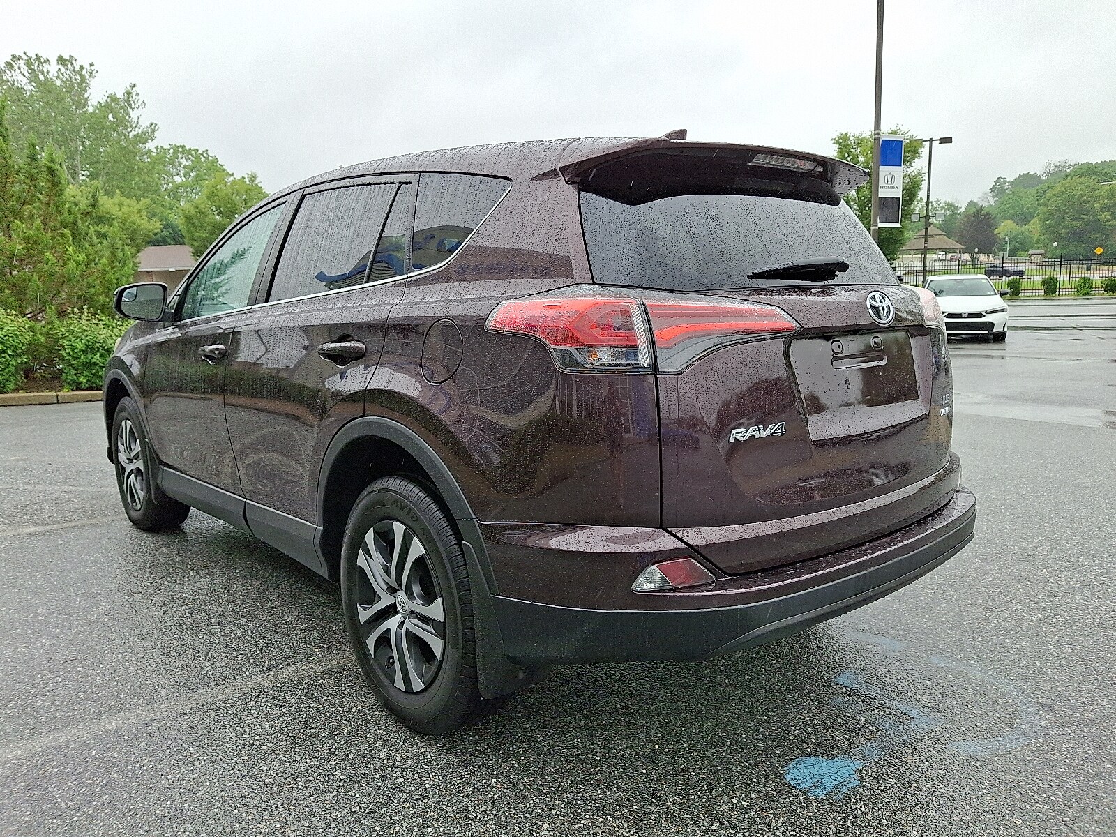 2017 Toyota RAV4 LE photo 4