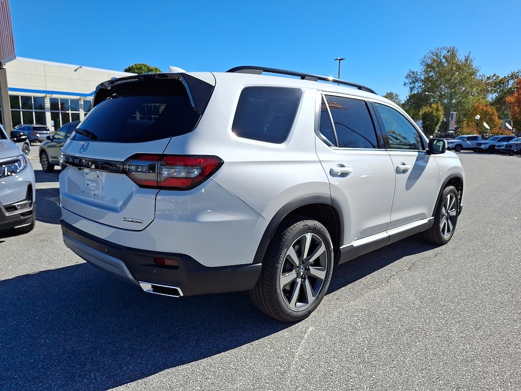 New 2025 Honda Pilot Touring Sport Utility