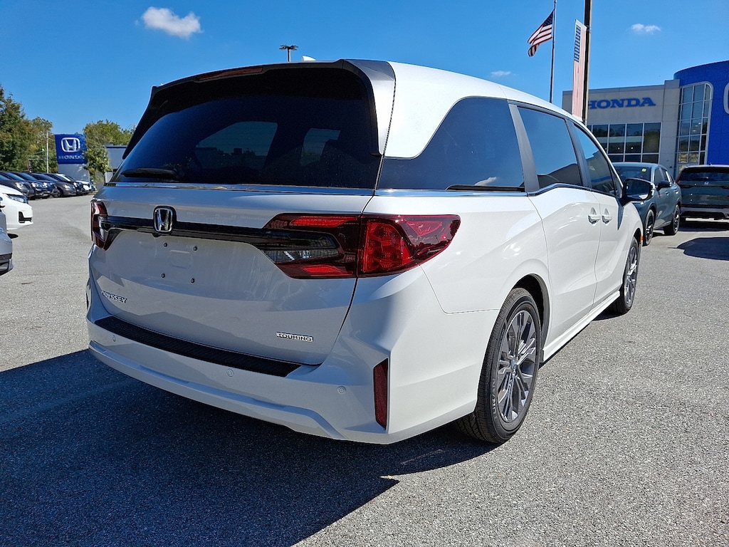 New 2026 Honda Odyssey Touring Mini-van, Passenger