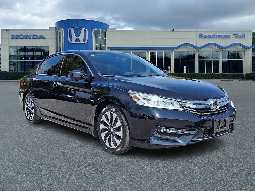 Used 2017 Honda Accord Hybrid Touring Car