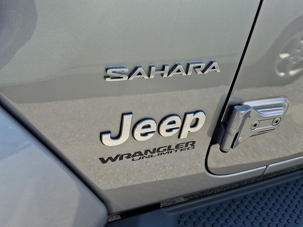 Used 2018 Jeep Wrangler Unlimited Sahara 4x4 Sport Utility
