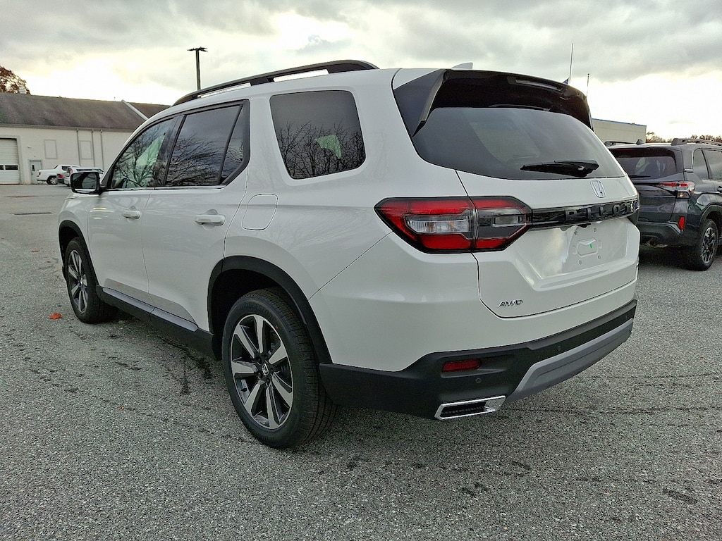 New 2025 Honda Pilot Touring Sport Utility
