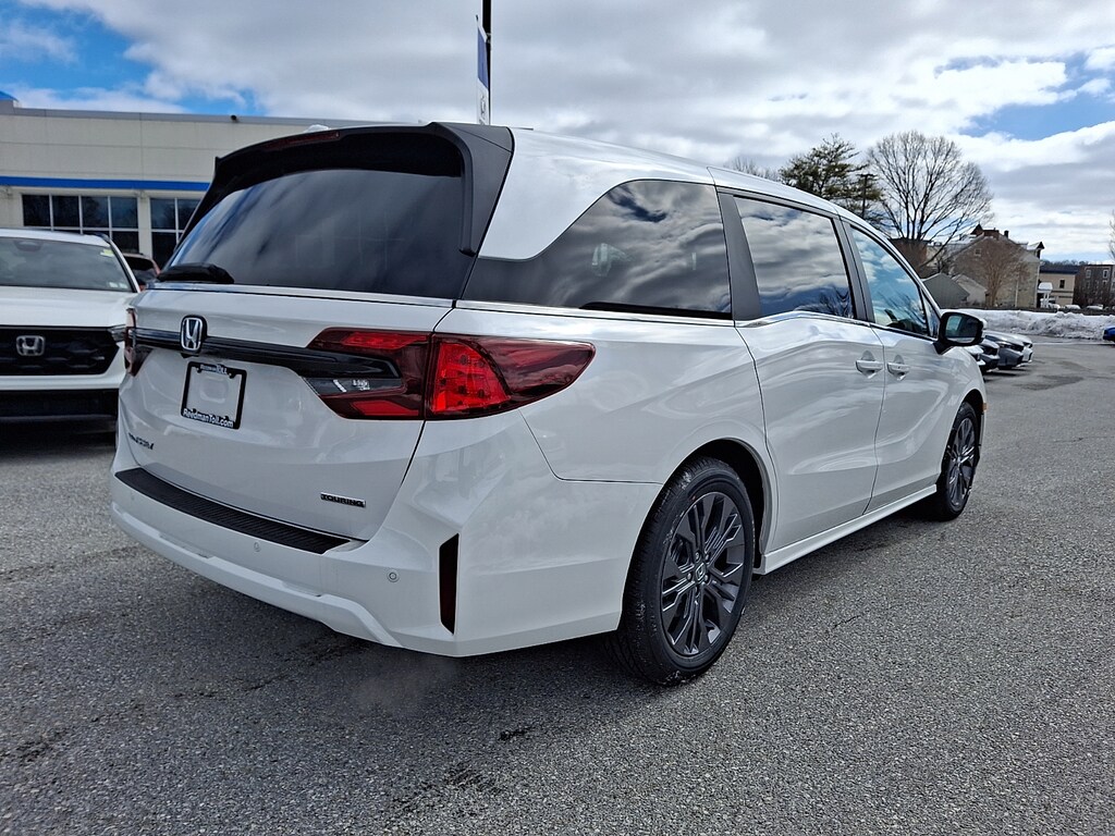 New 2026 Honda Odyssey Touring Mini-van, Passenger