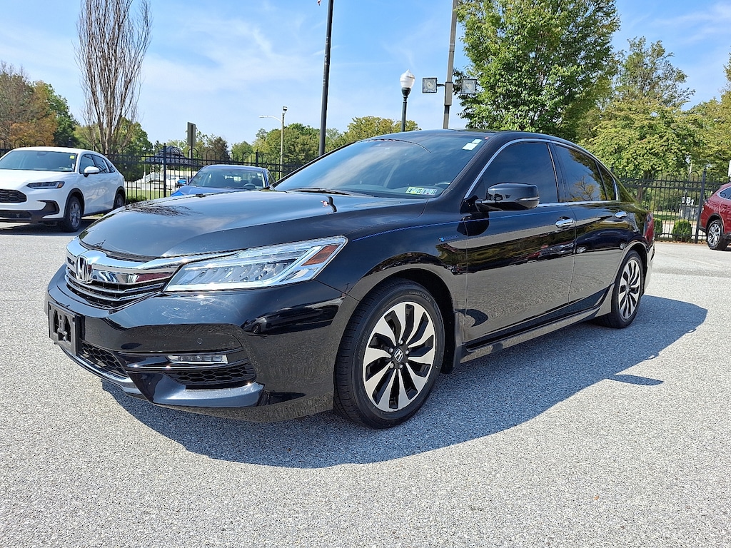 Used 2017 Honda Accord Hybrid Touring Car