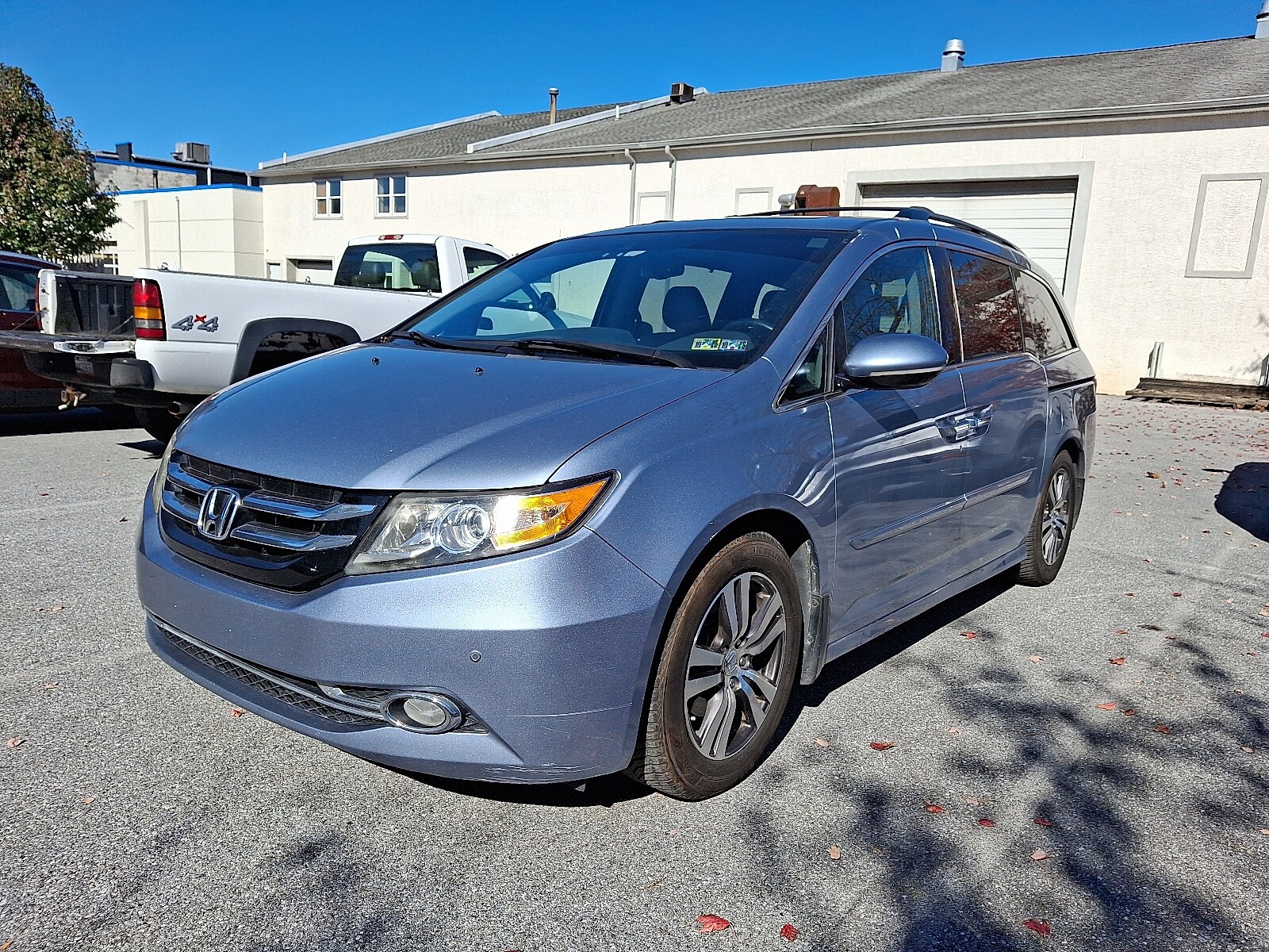 2014 Honda Odyssey Touring photo 2