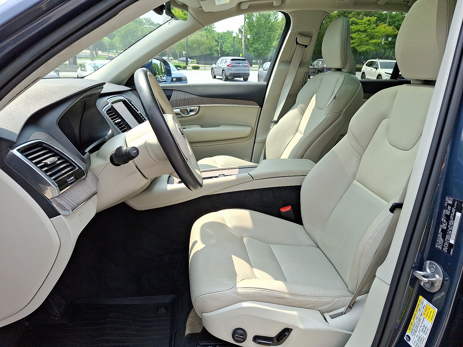 2023 Volvo XC90 Plus - Photo 13