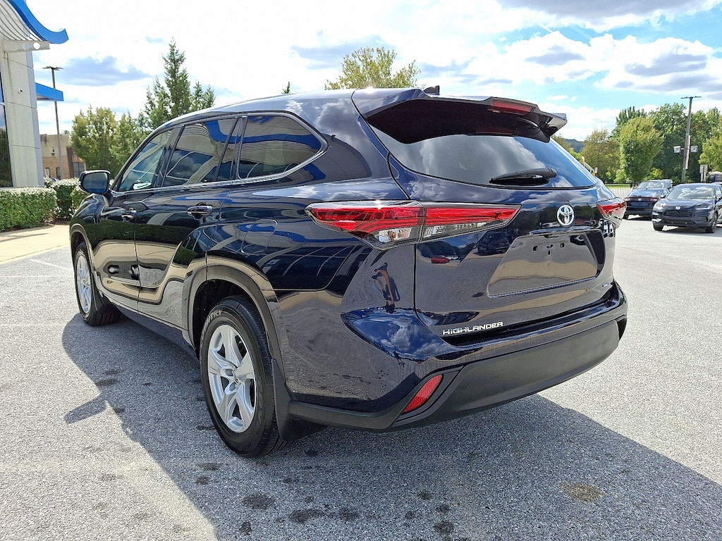 Used 2020 Toyota Highlander LE Sport Utility