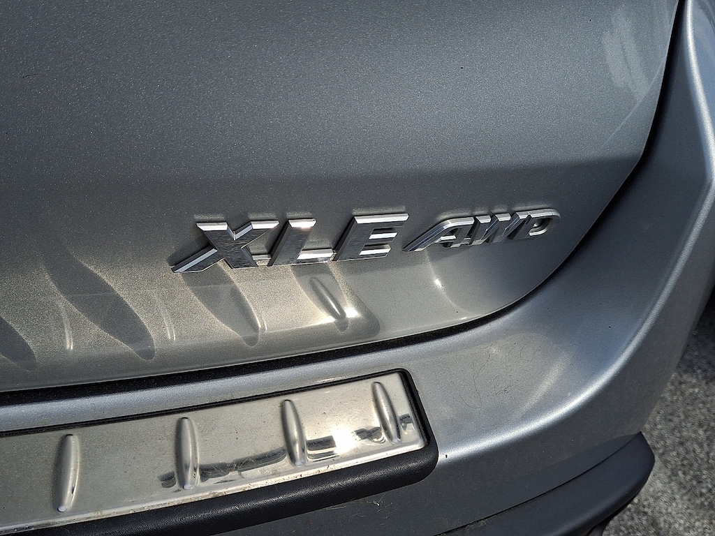 Used 2017 Toyota Highlander XLE Sport Utility