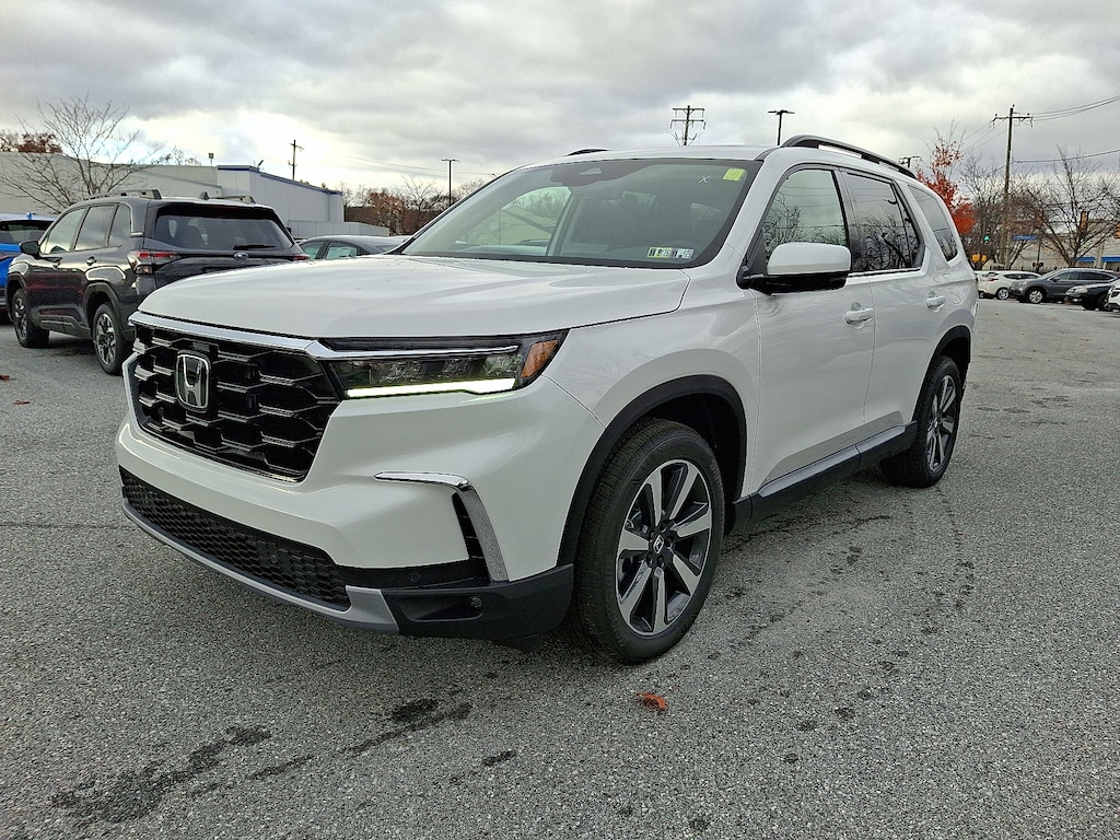 New 2025 Honda Pilot Touring Sport Utility