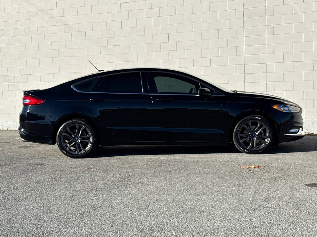 Used 2018 Ford Fusion SE Sedan