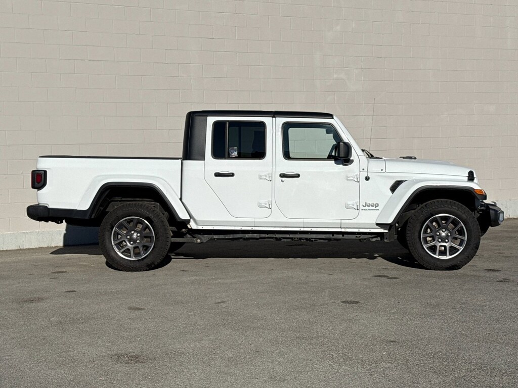 Used 2023 Jeep Gladiator Overland Truck Crew Cab