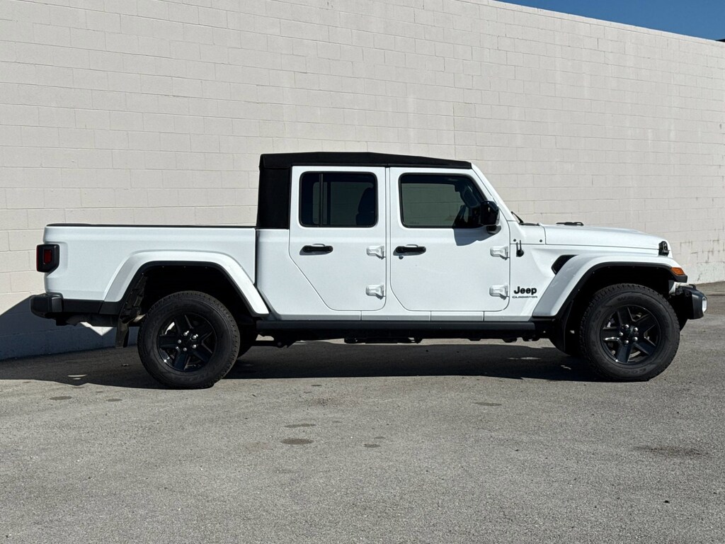 Used 2022 Jeep Gladiator Sport Truck Crew Cab