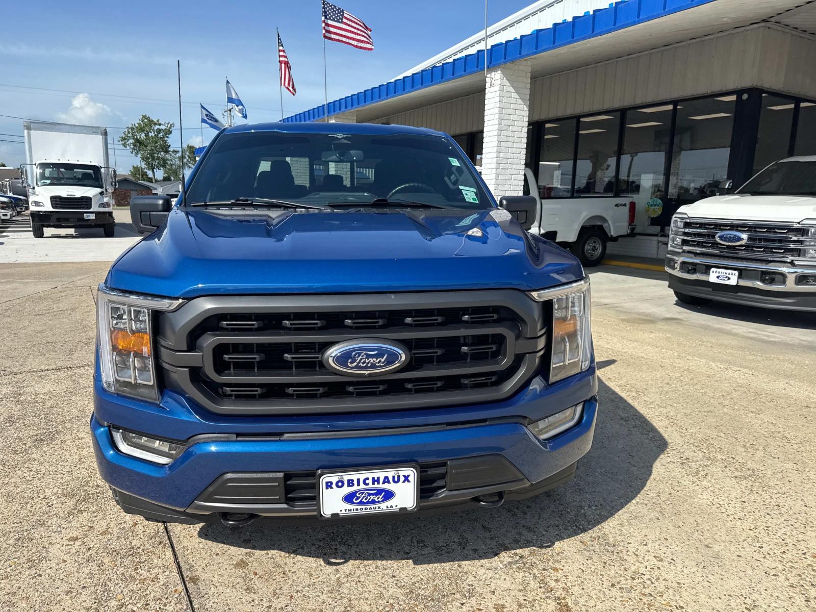 2023 Ford F-150 XLT photo 2