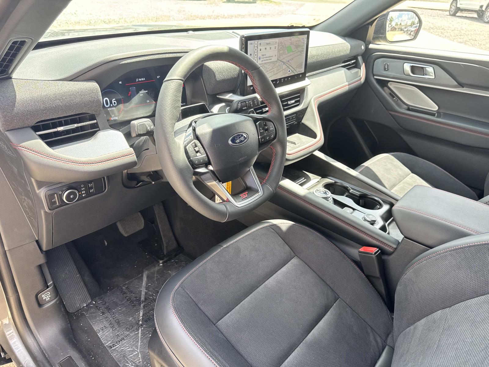 2025 Ford Explorer ST - Photo 9