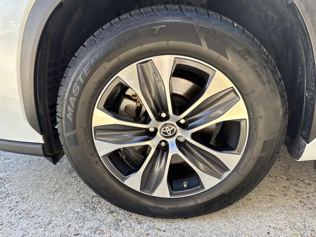 Used 2022 Toyota Highlander XLE FWD (Natl) Sport Utility