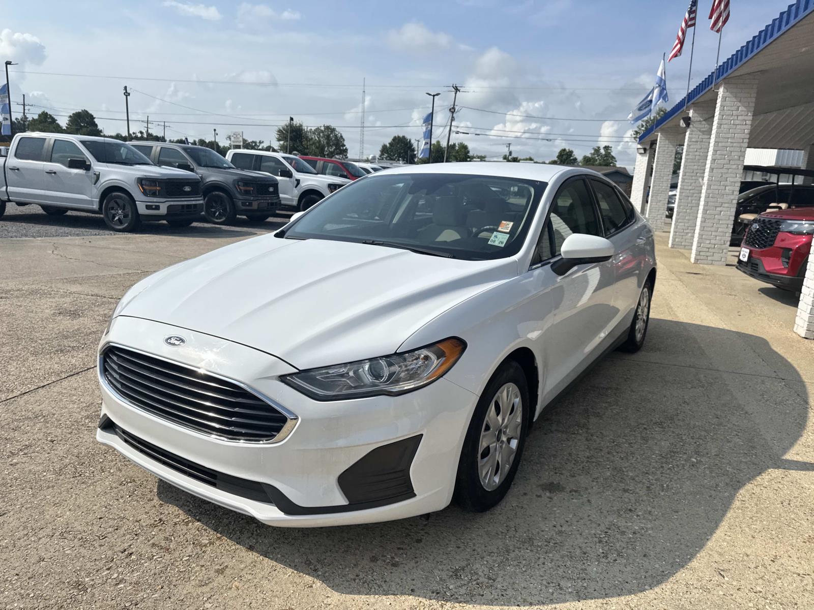2020 Ford Fusion S photo 3