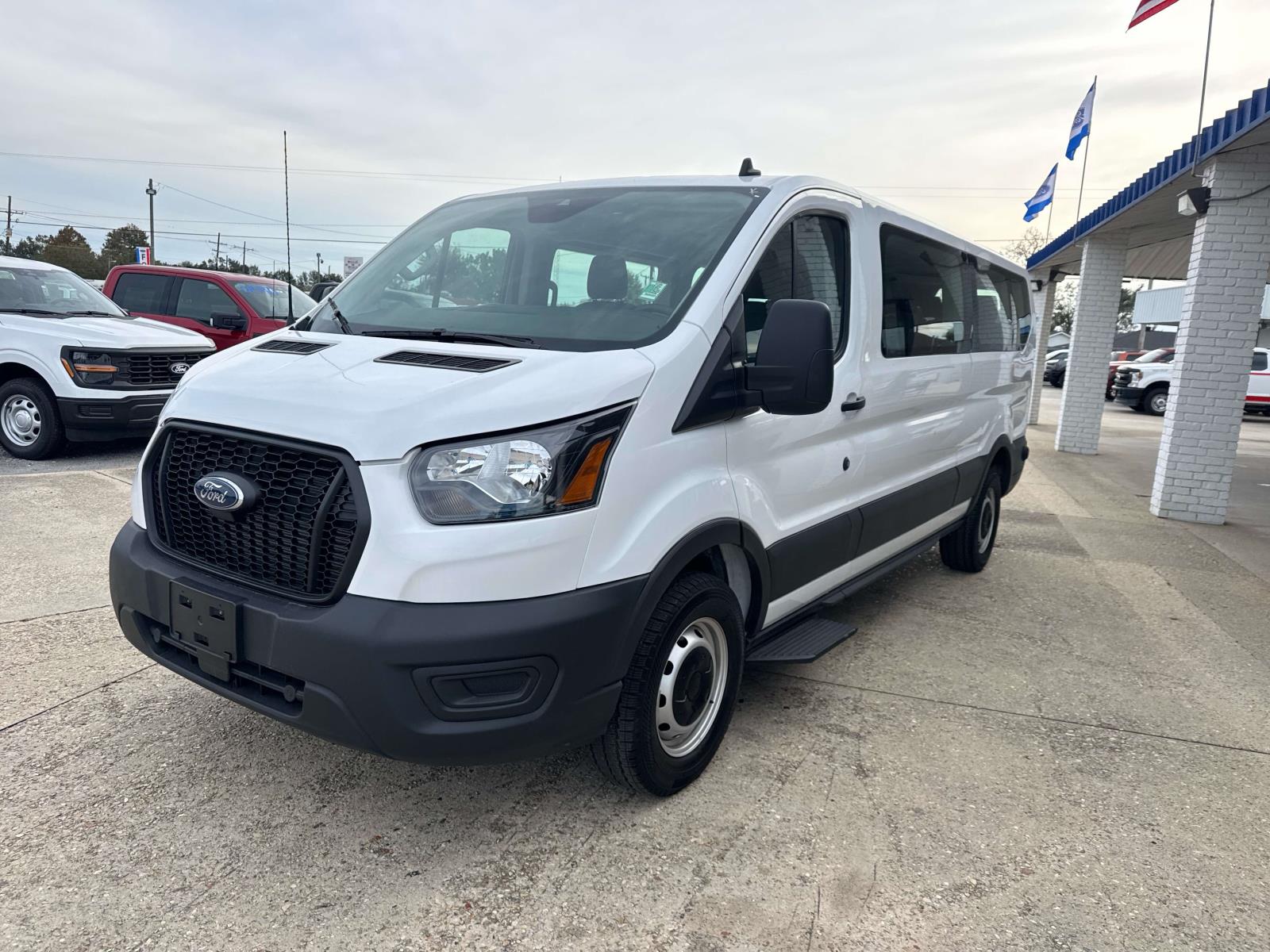 2024 Ford Transit Passenger XL photo 3