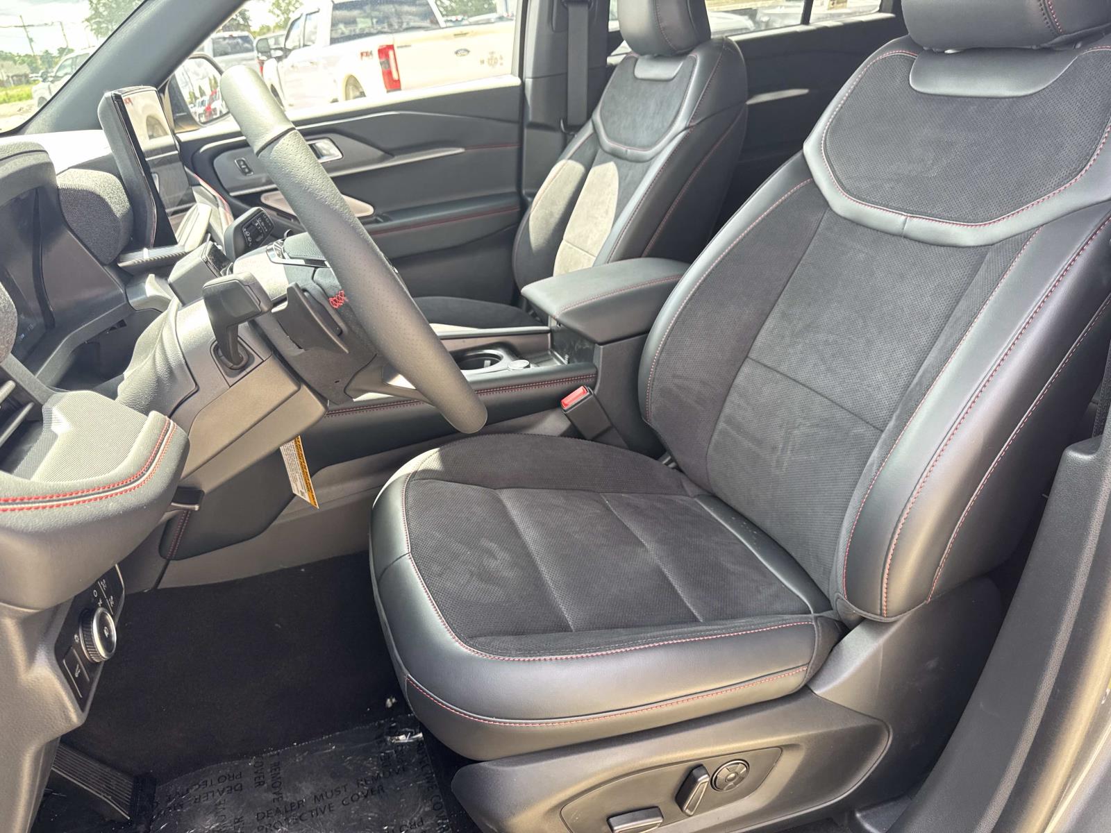 2025 Ford Explorer ST - Photo 8