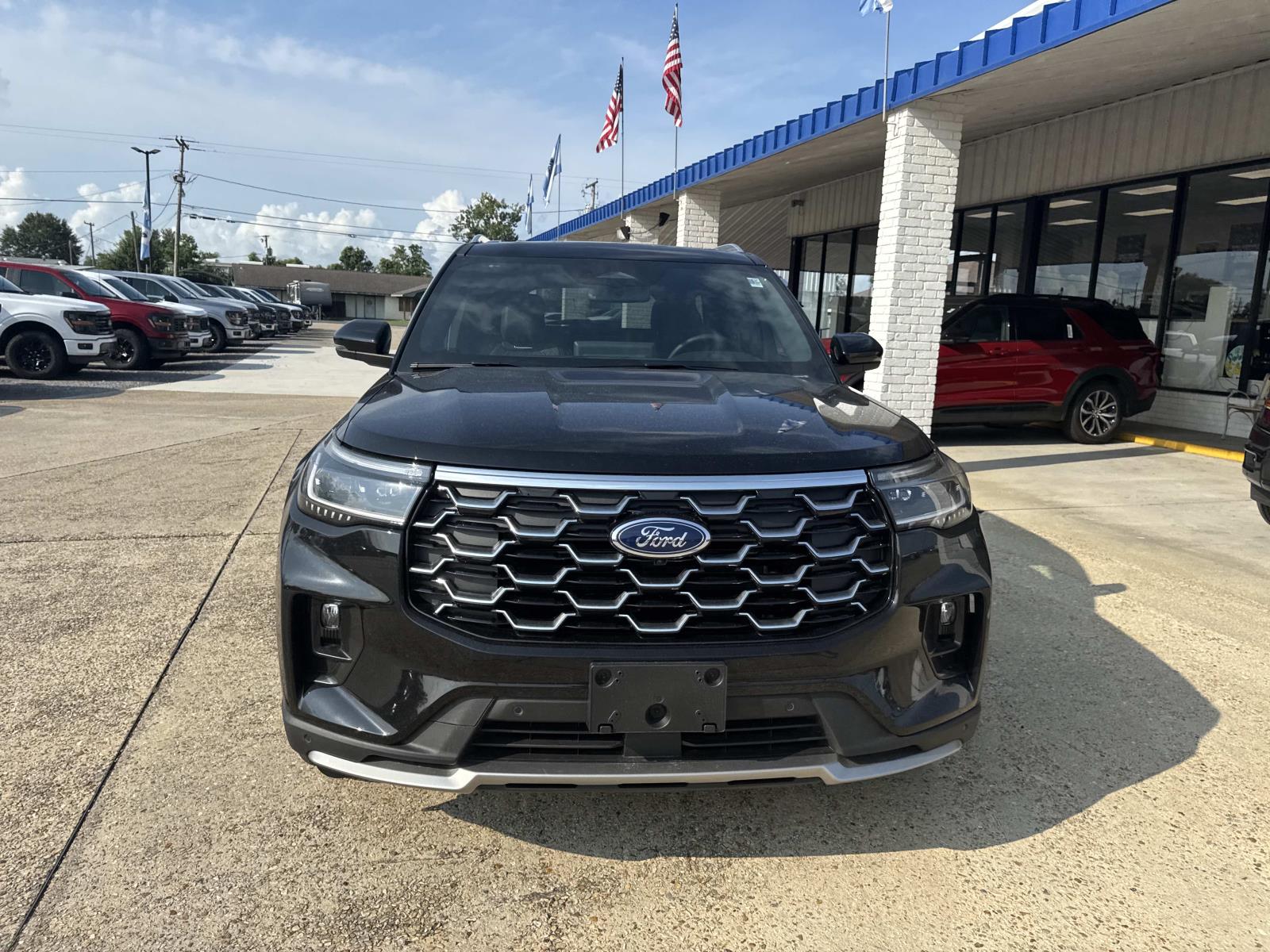 2025 Ford Explorer Platinum photo 2