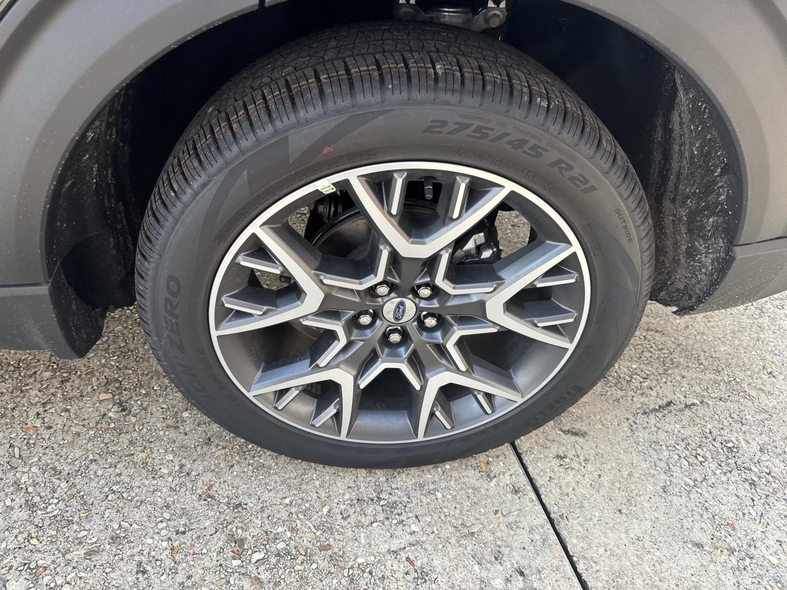 2025 Ford Explorer Platinum photo 3