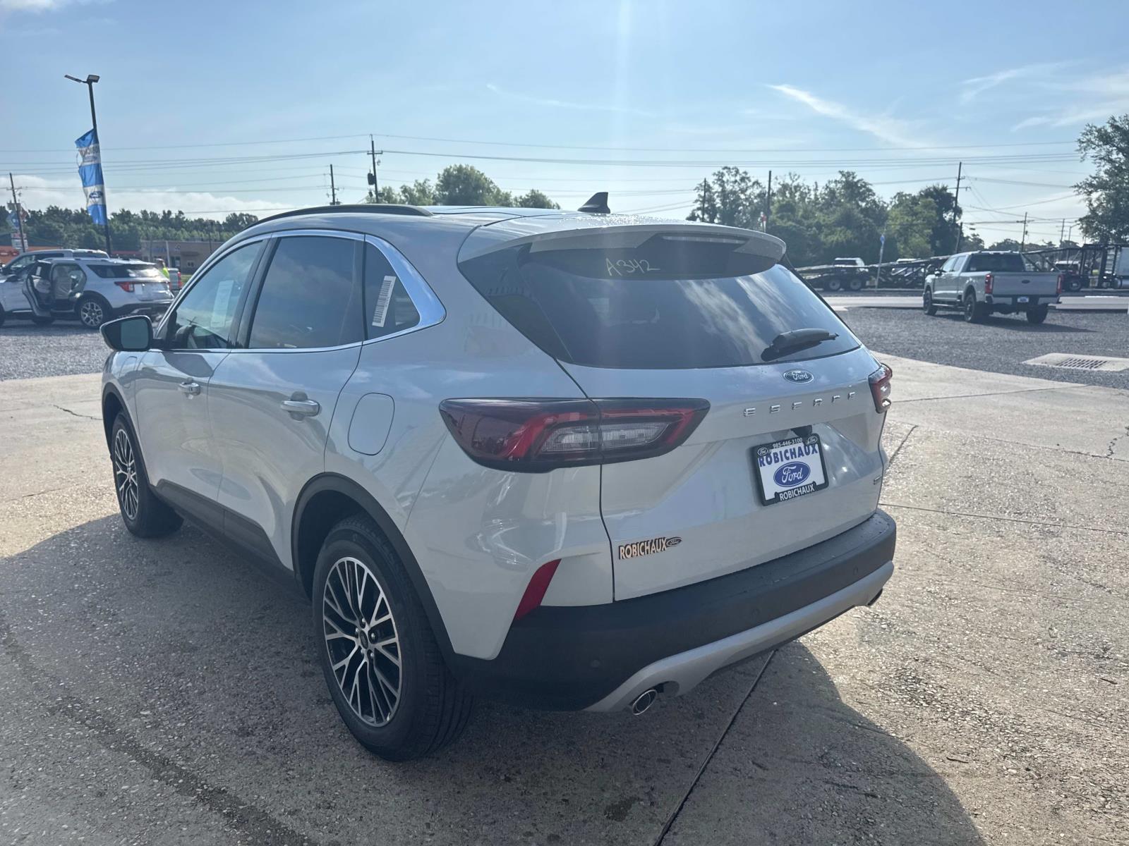 2025 Ford Escape Plug-In Hybrid photo 3