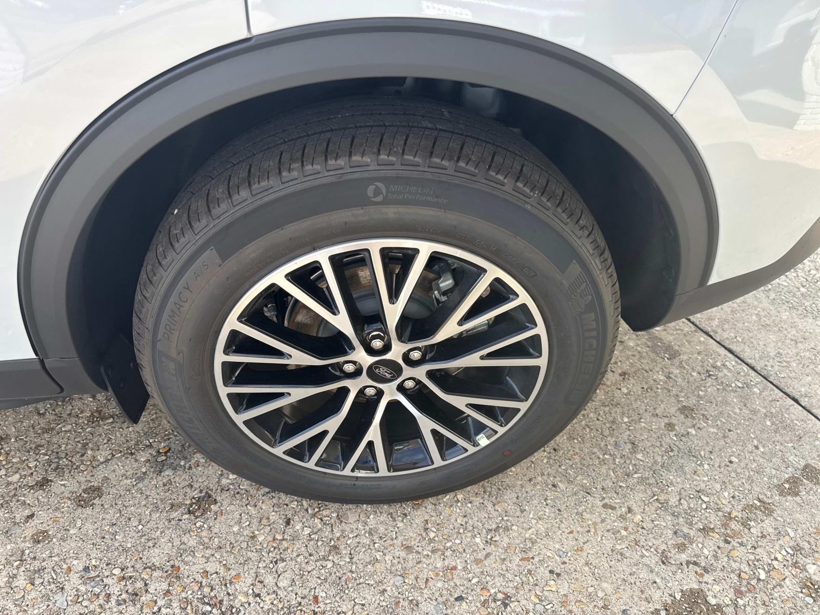 2025 Ford Escape Plug-In Hybrid photo 2