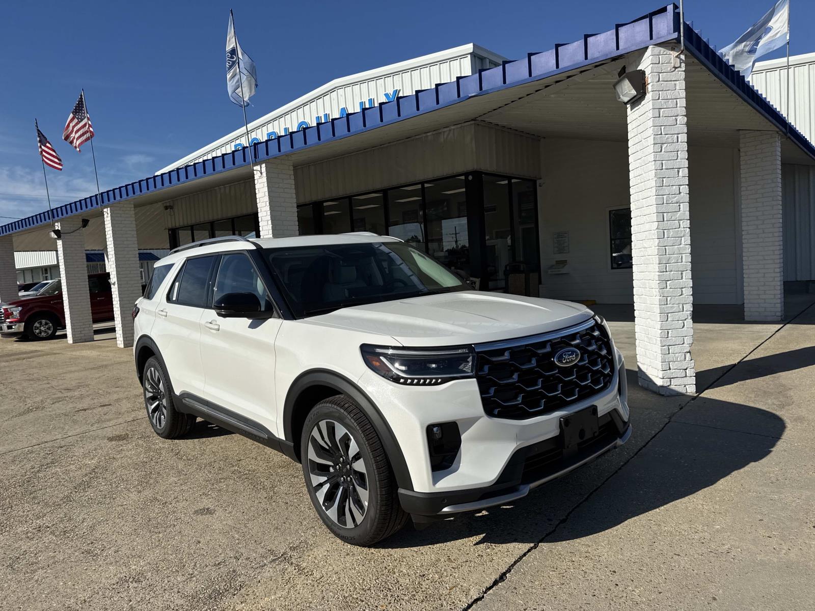 2025 Ford Explorer Platinum's photo