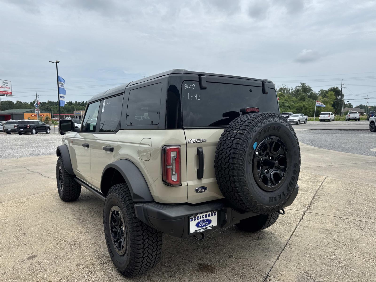 2025 Ford Bronco Badlands photo 4