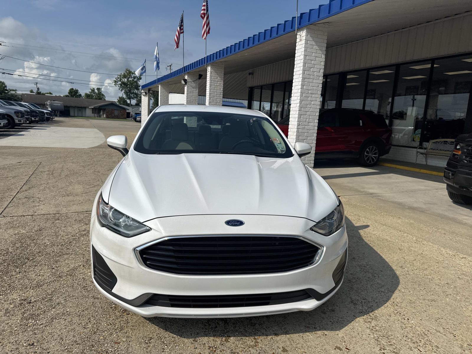 2020 Ford Fusion S photo 2